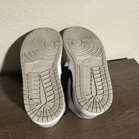 EUC Jordan Men's Black, Gray, and White Sneakers Sz 9 with Box - Picture 5 of 8